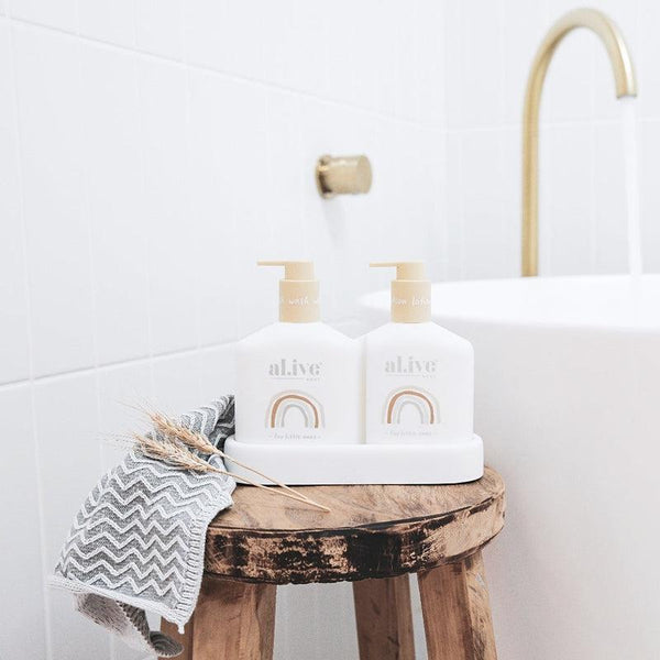 'Al.Ive Baby’ Gentle Pear Duo



Introducing The Baby Duo, containing a 320ml Hair &amp; Body Wash, 320ml Body Lotion and a matching tray, this duo uses carefully selected ingredients for young Al.Ive Body