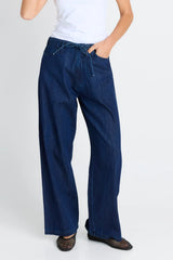 Goldie Jeans in dark blue cotton denim featuring a comfortable elastic waistband and an easy leg shape.