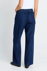 Goldie Jeans in dark blue denim featuring a comfortable elastic waistband and functional back pockets.