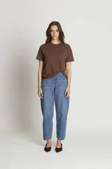 Jen Tee in chocolate color made of cotton and elastane, versatile casual top for women