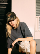 'SŚaint' No Vacancy Tee - Charcoal Acid Wash