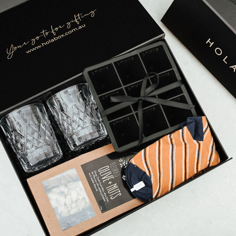 Gift set with tumblers, a box, and a towel in a black box with 'HOLABOX' branding.