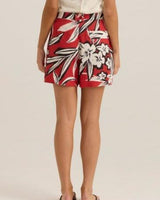 Anella short in a red and white floral print, featuring a flat front, belt loops, and a regular fit linen-blend fabric.
