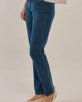 Rita Relax skinny jeans in soft blue stretch denim with a classic fit, shown from the side.
