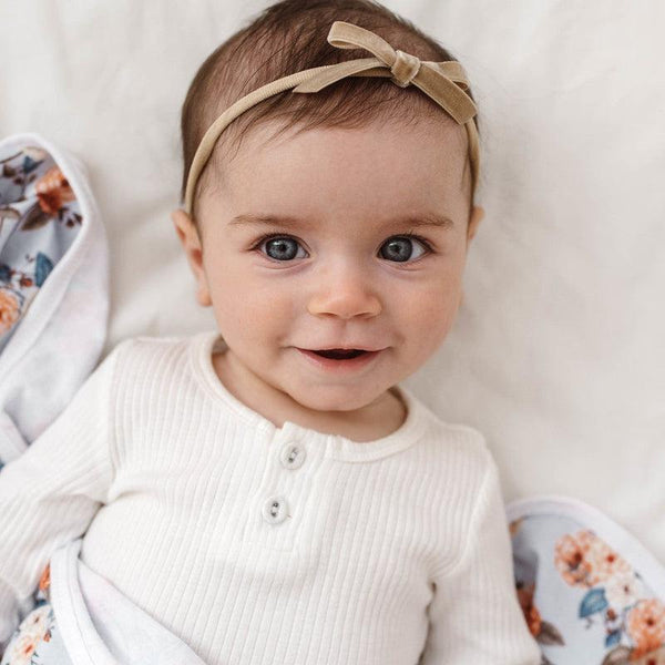 'Snuggle Hunny' Velvet Baby Headbands - Assorted Colours 
The Snuggle Hunny petite bow is made from velvet and the headband is made from soft stretch nylon elastic. 
One Size Fits All
(This is not a toy. Use only under adSnuggle Hunny