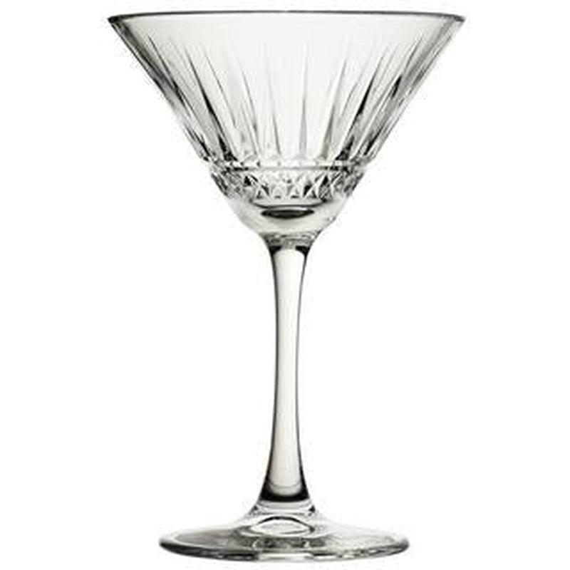 Martinin Glass
This statuesque martini glass oozes elegance and style.  Striking vertical cuts and details which evoke brilliant cut diamonds.
Height: 172mm
Total Diameter: 116mm
HOLABOX